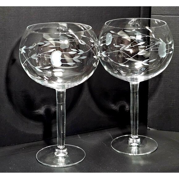 2 Princess House Heritage Balloon Wine Glasses 7.5" etched Crystal handblown - Picture 1 of 5